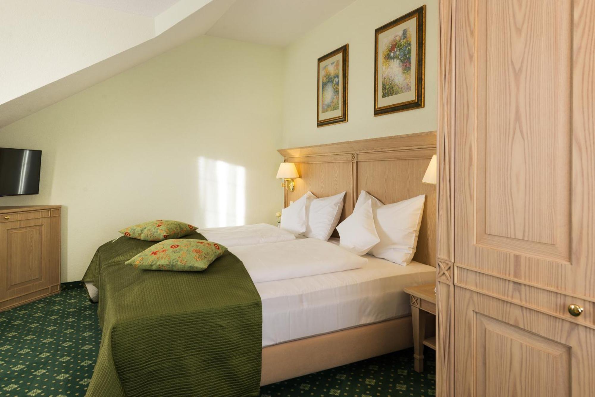 Hotel Rebstock Baden-Baden Rum bild